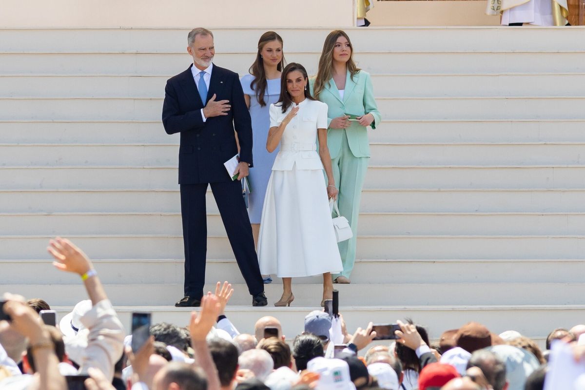 Kraljica Letizia za susrete s Papom birala je divne bijele kreacije - 1