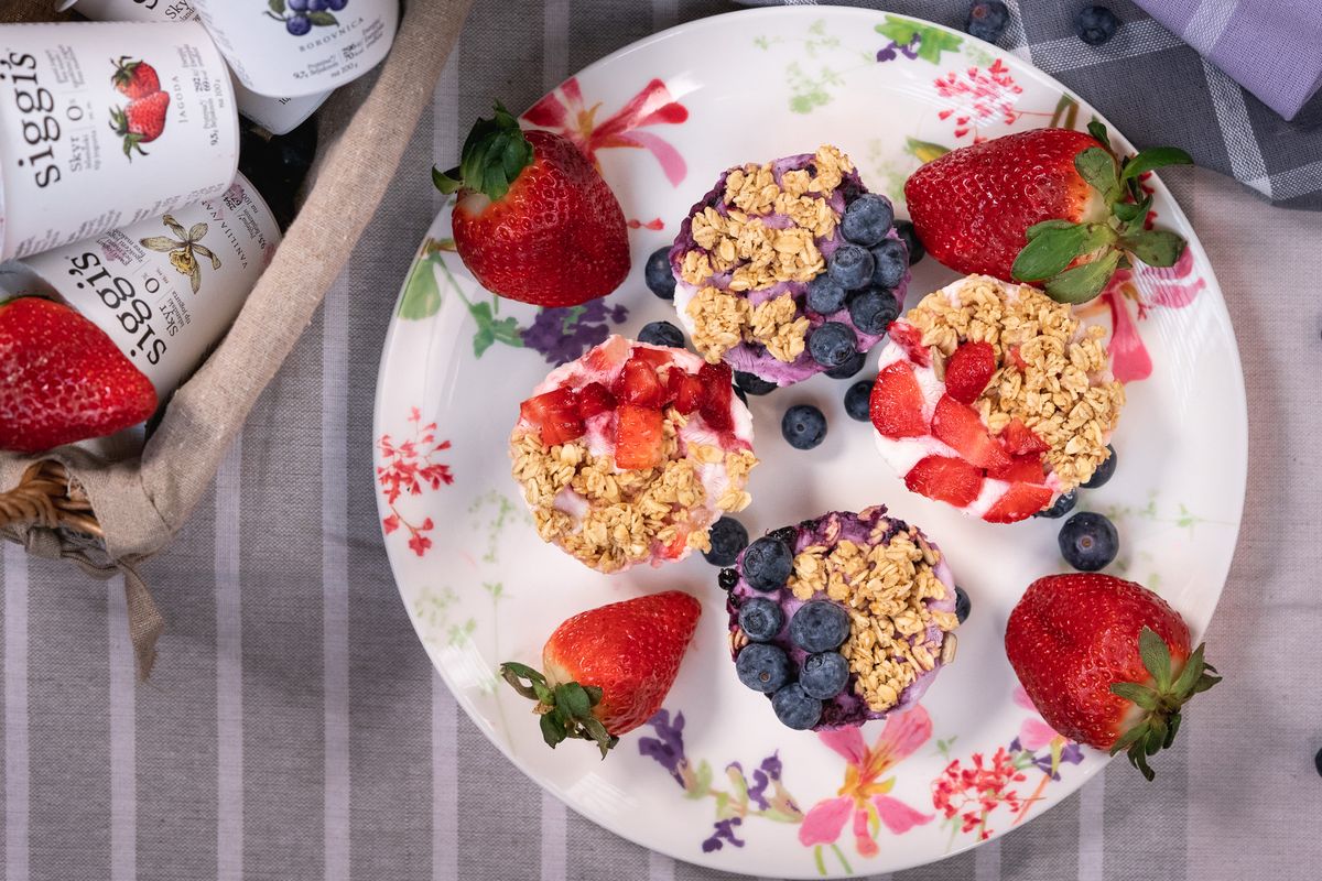 Muffini sa siggi\'s skyrom, voćem i granolom