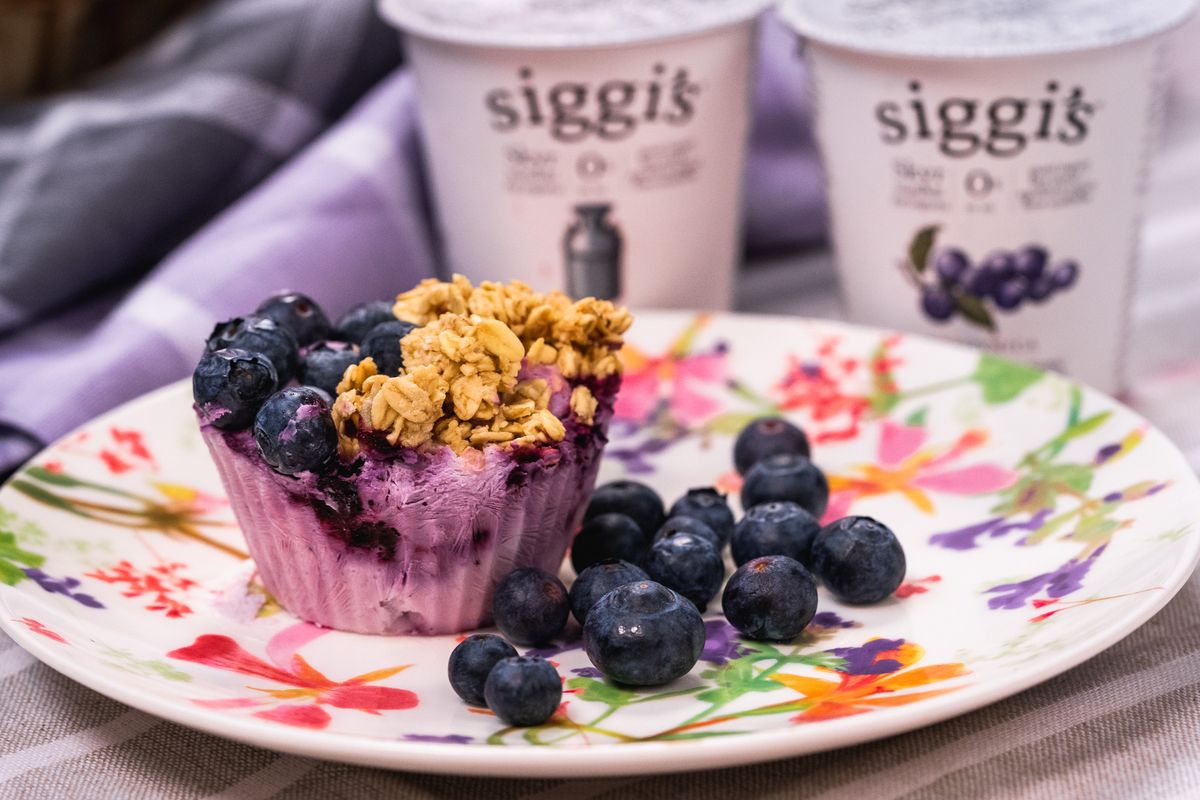 Muffin s jogurtom, borovnicama i granolom