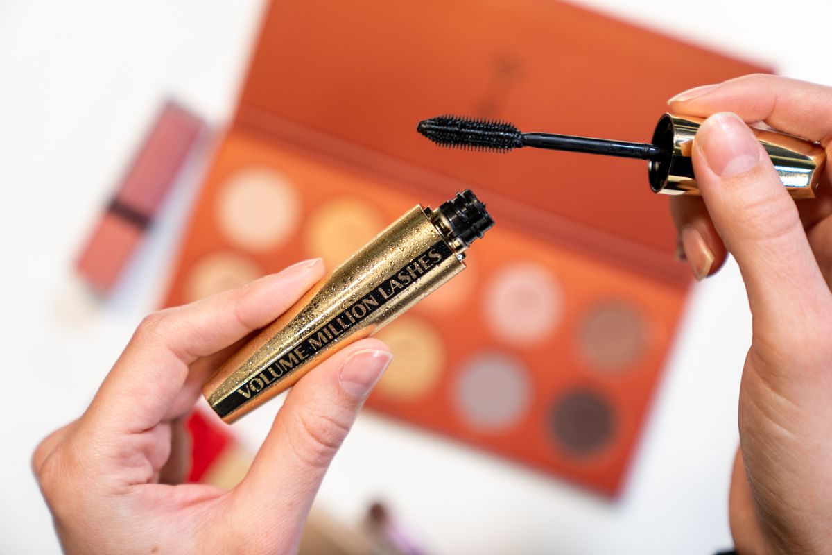 Volume Million Lashes maskara