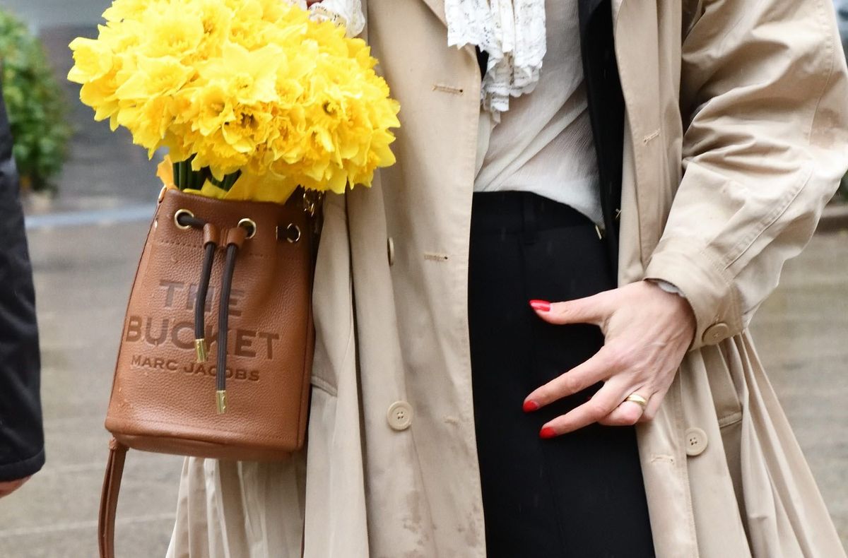 Olja je nosila smeđu torbu brenda Marc Jacobs