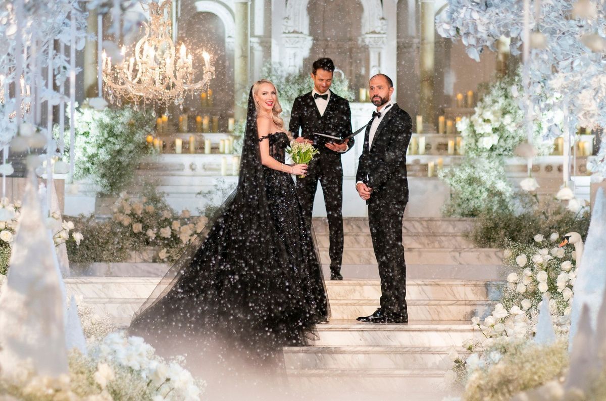 Vjenčanje Christine Quinn u crnoj haljini