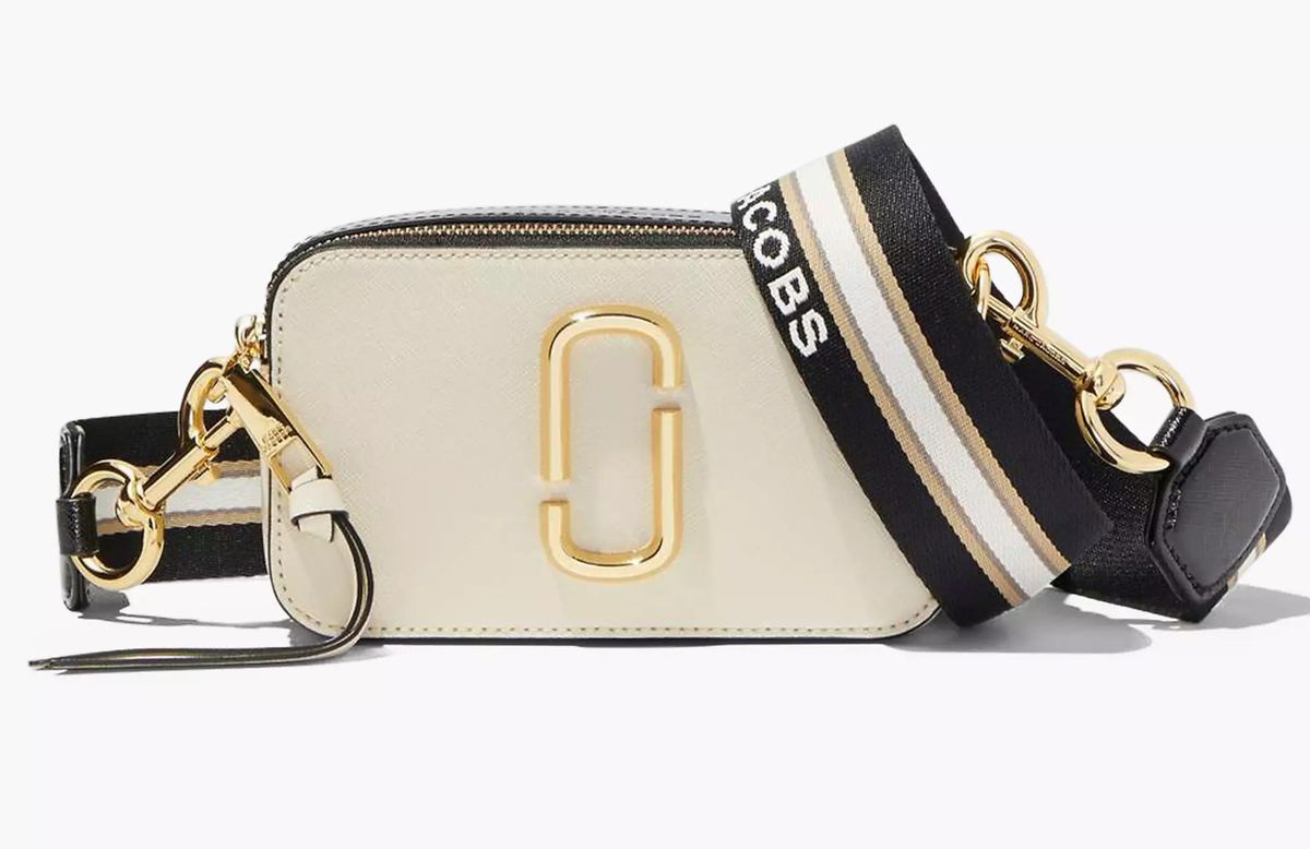 Zagrebačka street stylerica nosi torbicu američkog dizajnera Marca Jacobsa, model The Snapshot