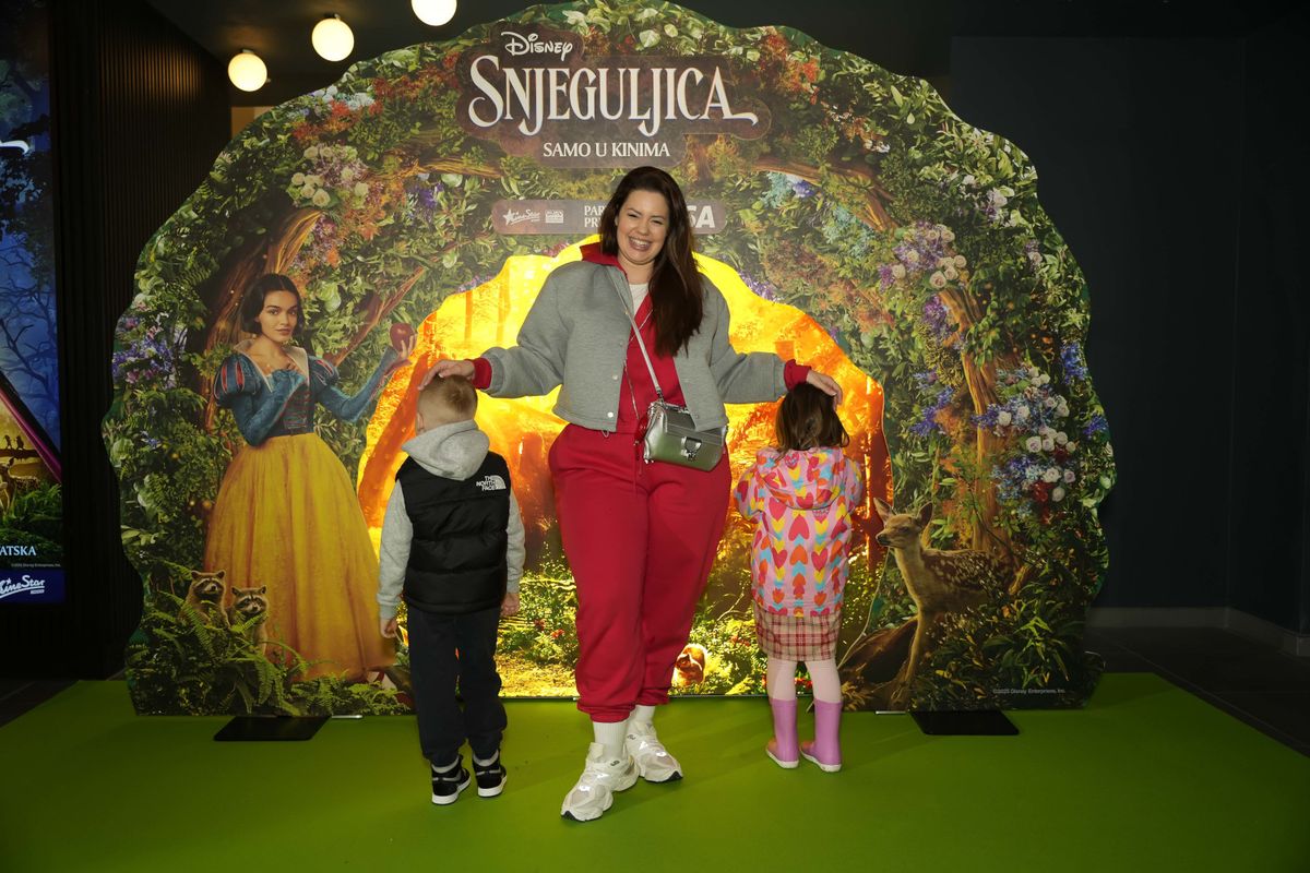 Lucija Lugomer u trenirci na premijeri filma 'Snjeguljica' u Zagrebu - 5