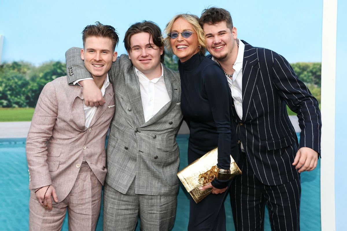 Sharon Stone sa sinovima Roanom, Lairdom i Quinnom