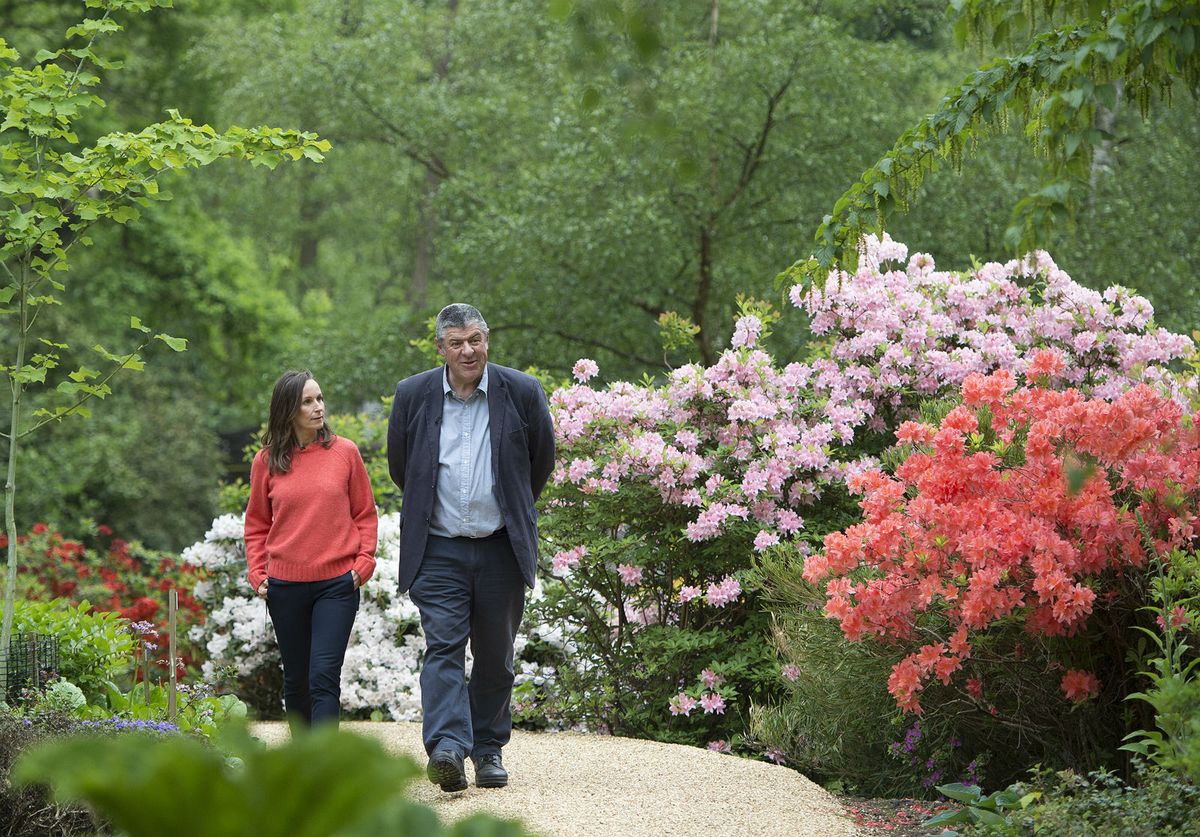 Cvjetna aranžerka Philippa Craddock i čuvar vrtova John Anderson izabrali su cvijeće za kraljevsko vjenčanje