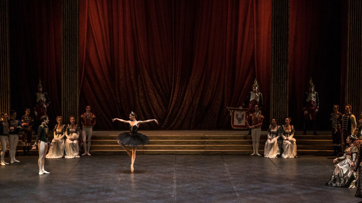 Labuđe jezero na pozornici HNK-a u Zagrebu - 1