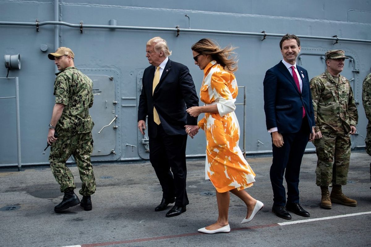 Prilikom ukrcavanja na brod Melania je nosila balerinke