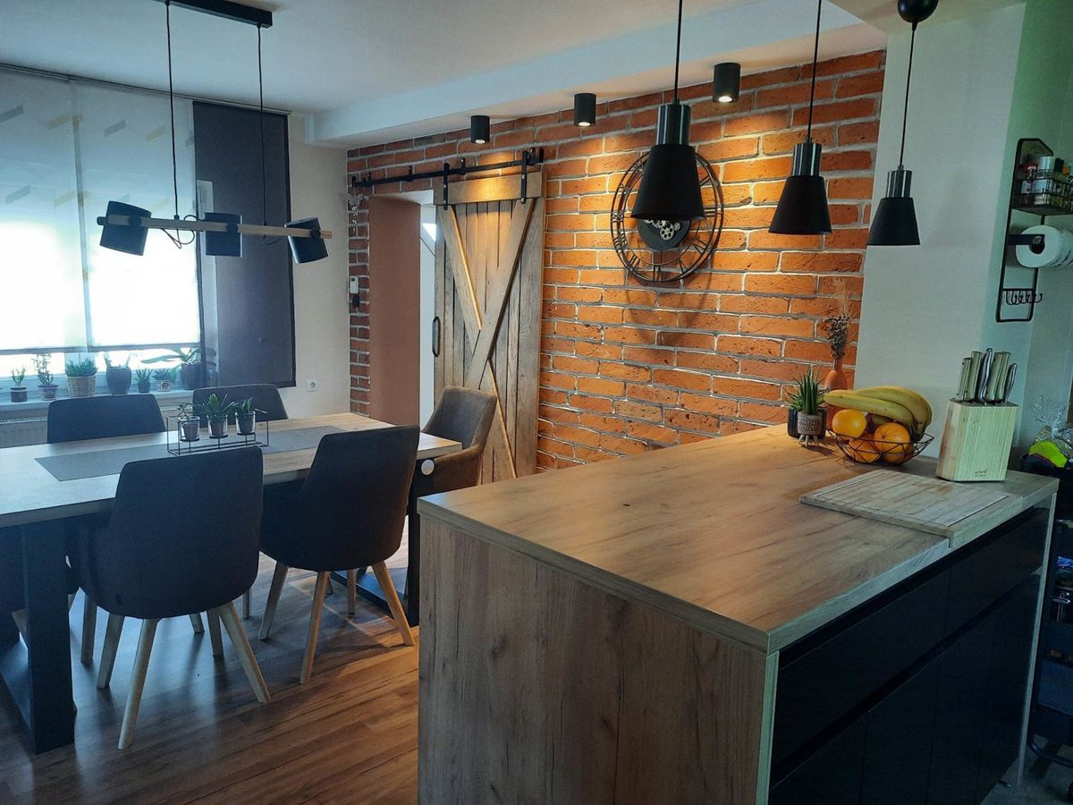 Danijela Novak iz Koprivnice uredila je svoju kuću kao predivan open space s ciglenim zidovima i crnom kuhinjom - 1