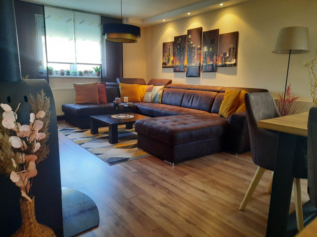 Danijela Novak iz Koprivnice uredila je svoju kuću kao predivan open space s ciglenim zidovima i crnom kuhinjom - 6