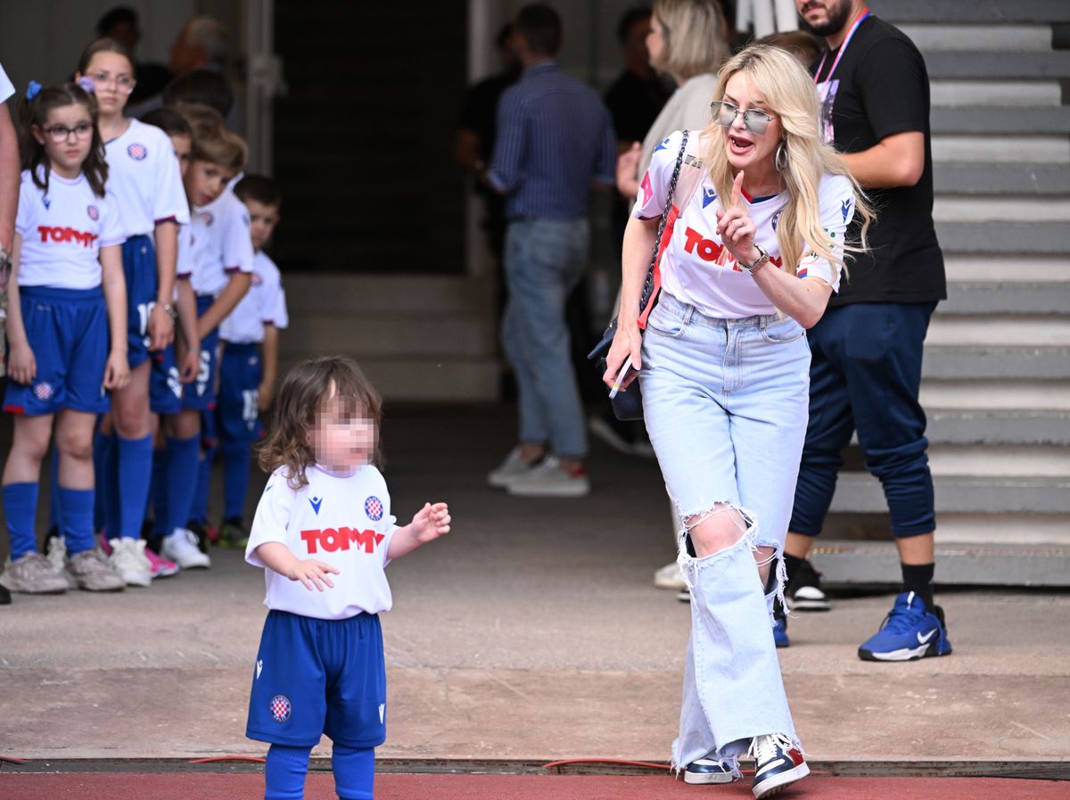 Iris Livaja u poderanim trapericama i tenisicama modne kuće Celine - 4