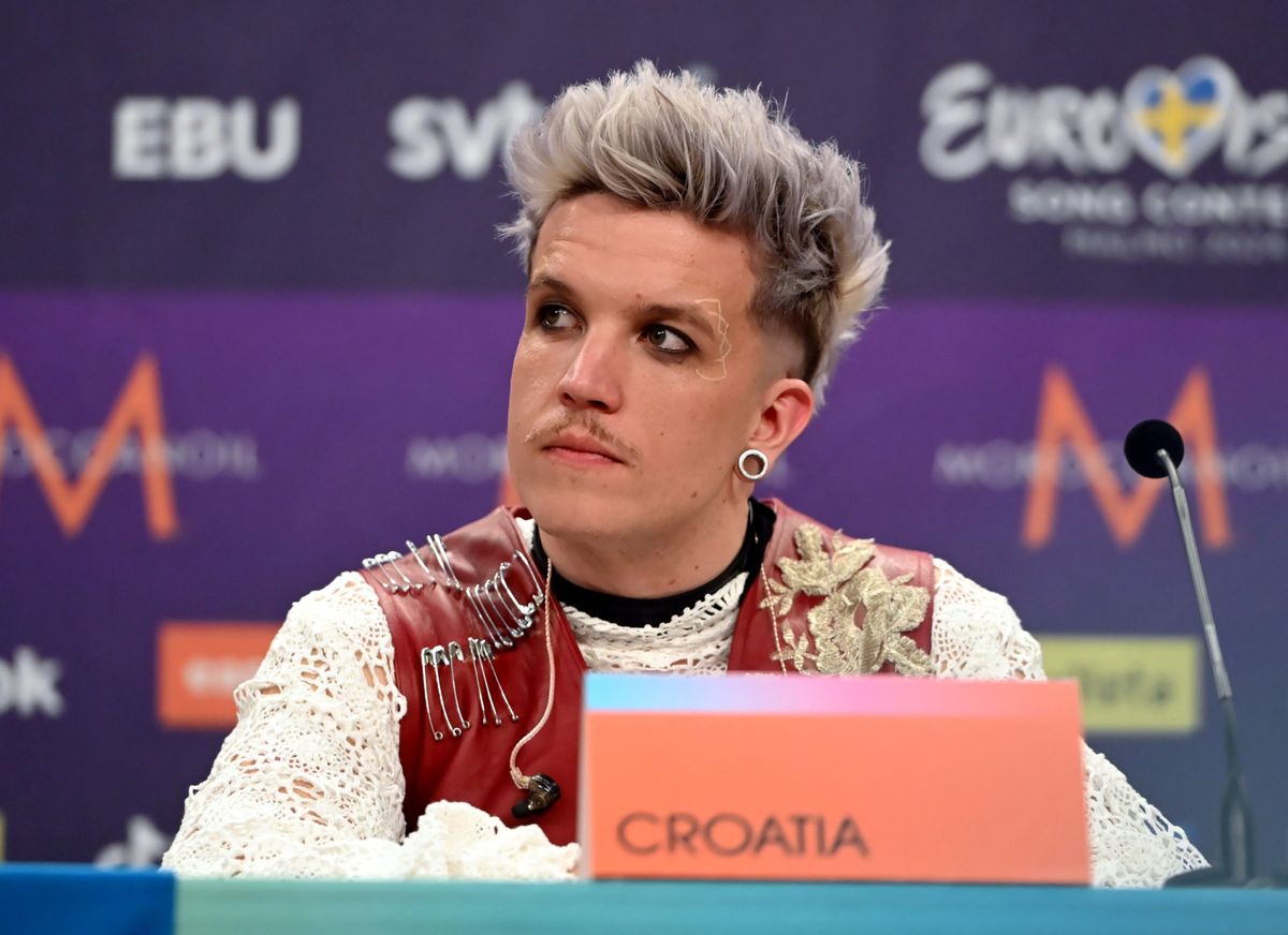 Baby Lasagna kod oka ima imitaciju bijele tetovaže u obliku čipke