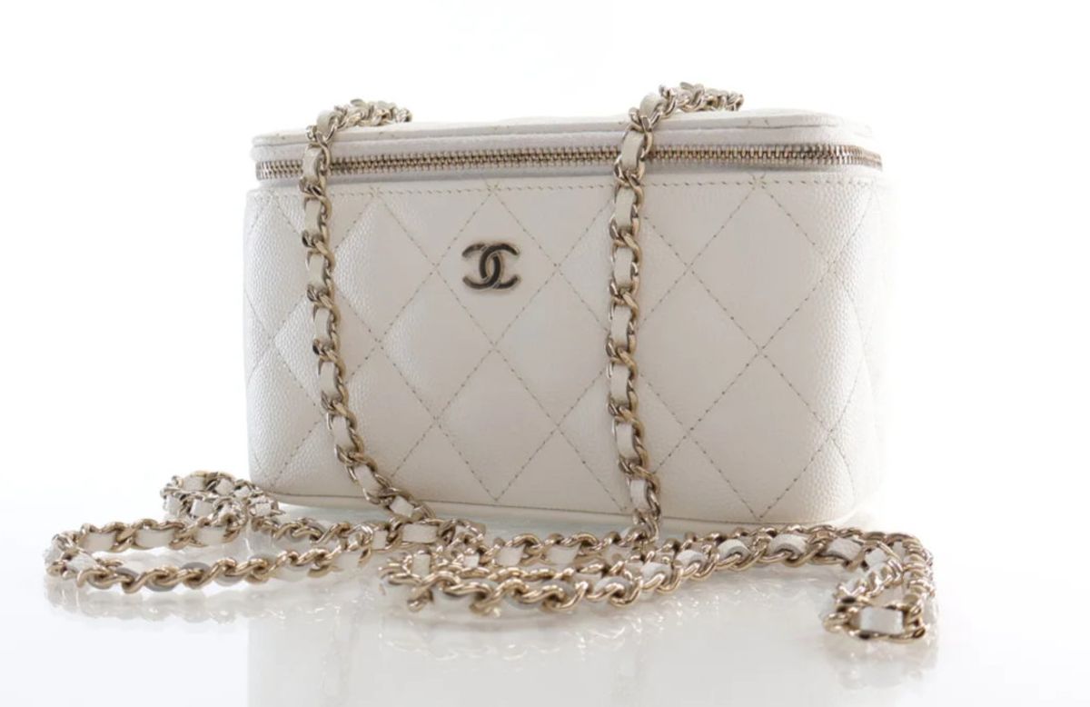 Trudnica iz centra Zagreba nosi torbu modne kuće Chanel