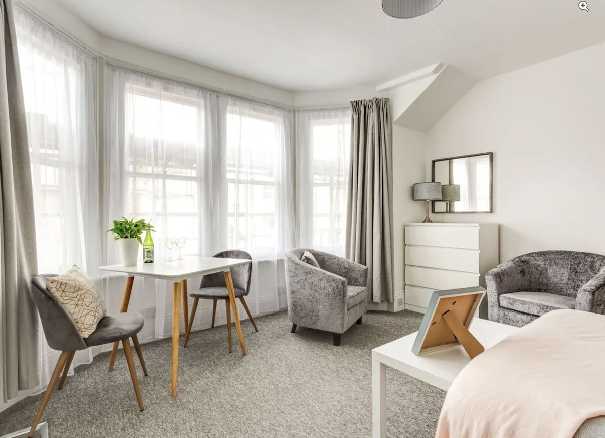 Stan s kuhinjom u ormaru