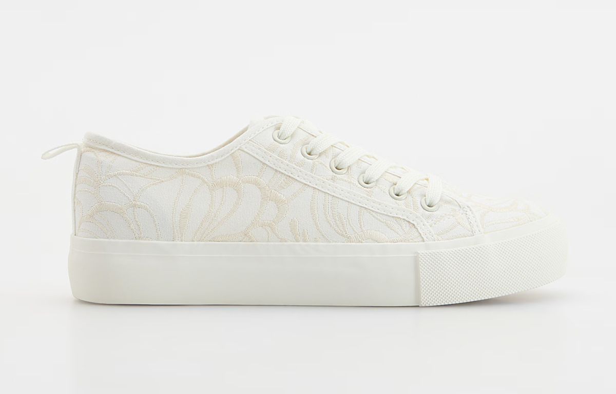 Reserved, 29,99 eura