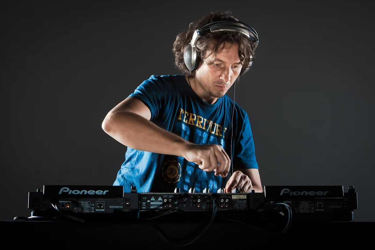 DJ4U