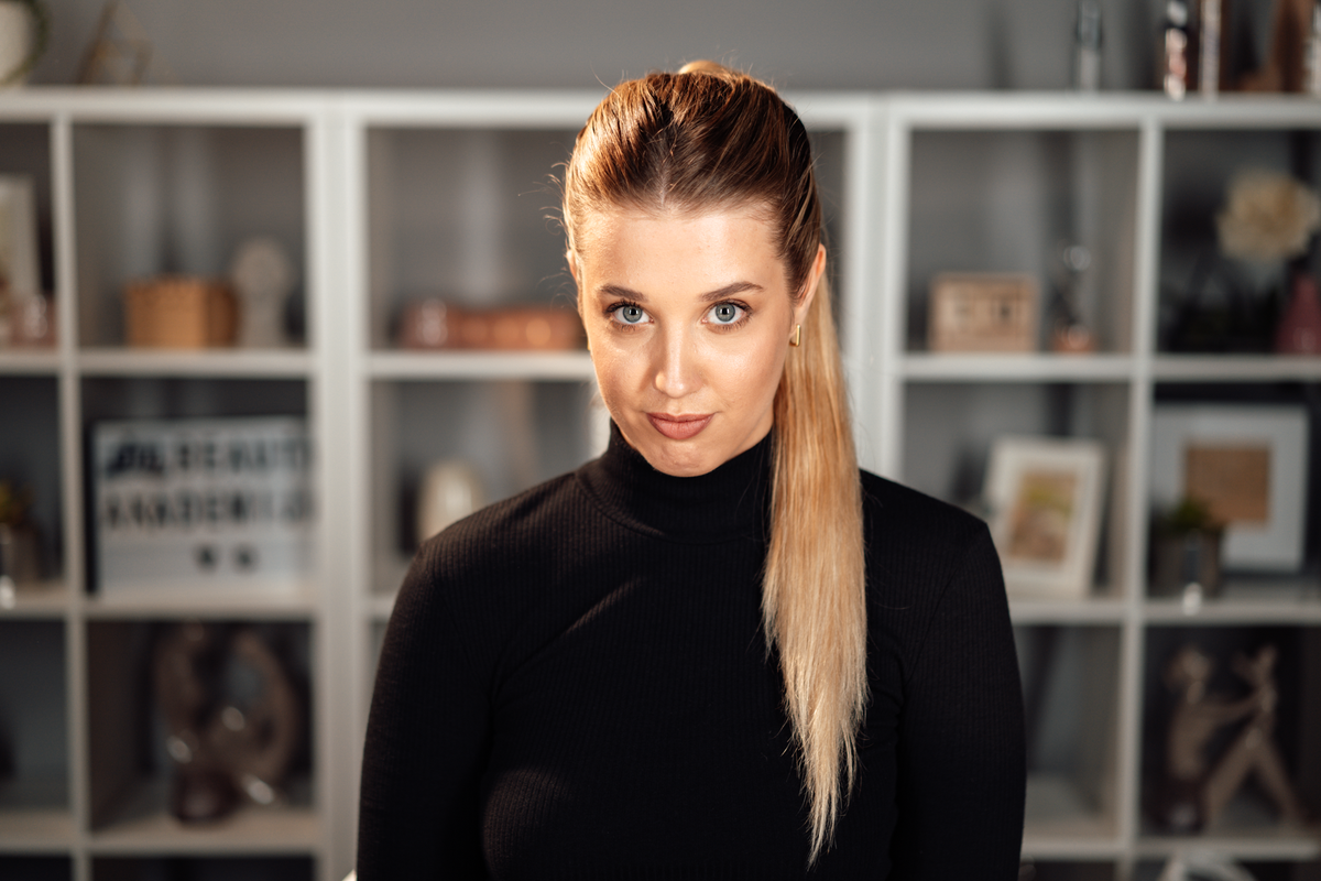 Uredni visoki rep s razdjeljkom