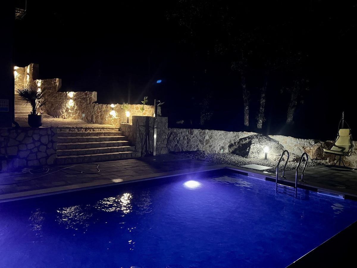 Raskošno uređena kuća u Zagvozdu odvjetnice Andree Cvitanović Vrzić - 13