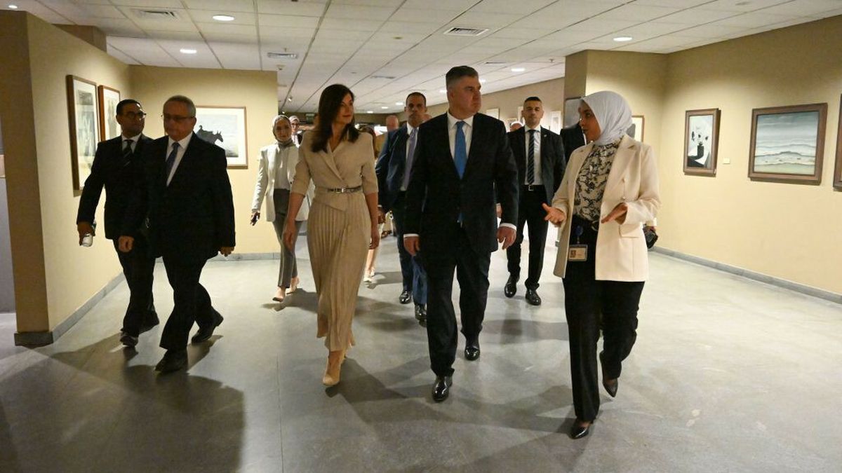 Sanja Musić Milanović u bež kompletu i cipelama od brušene kože - 2