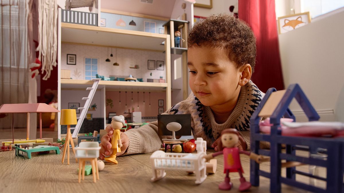 Drvene kućica za lutke iz Lidla s drvenim figuricama