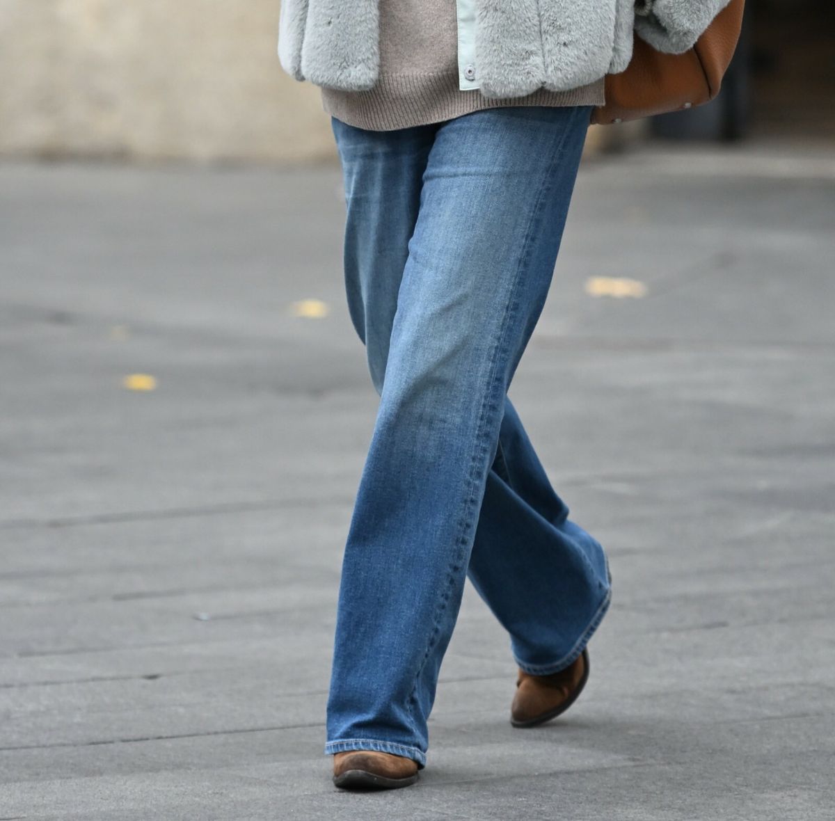 Ksenija Pajić u trapericama i bundi na špici 2025. - 4