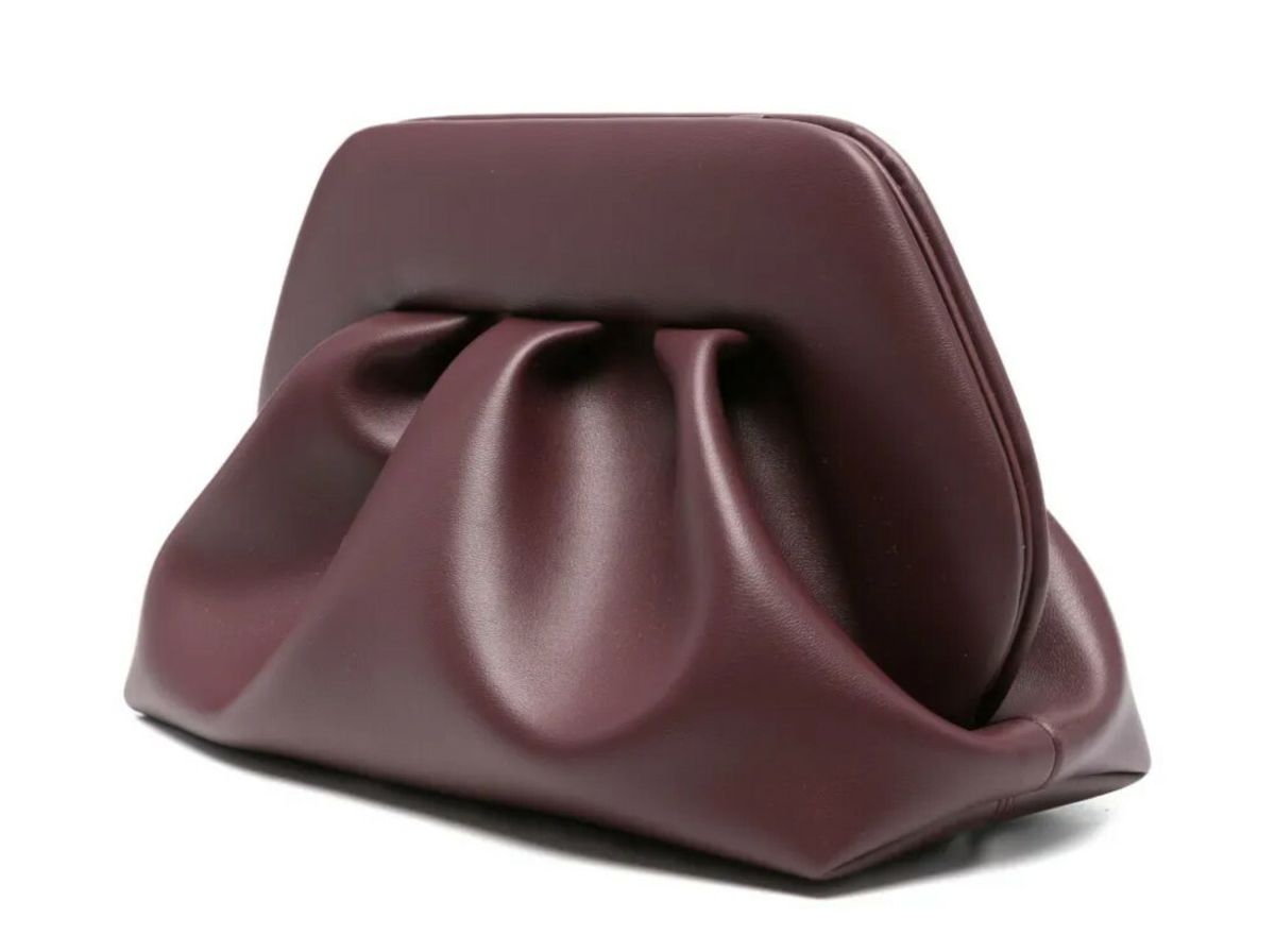 Olja Vori nosi torbu brenda Themoirè