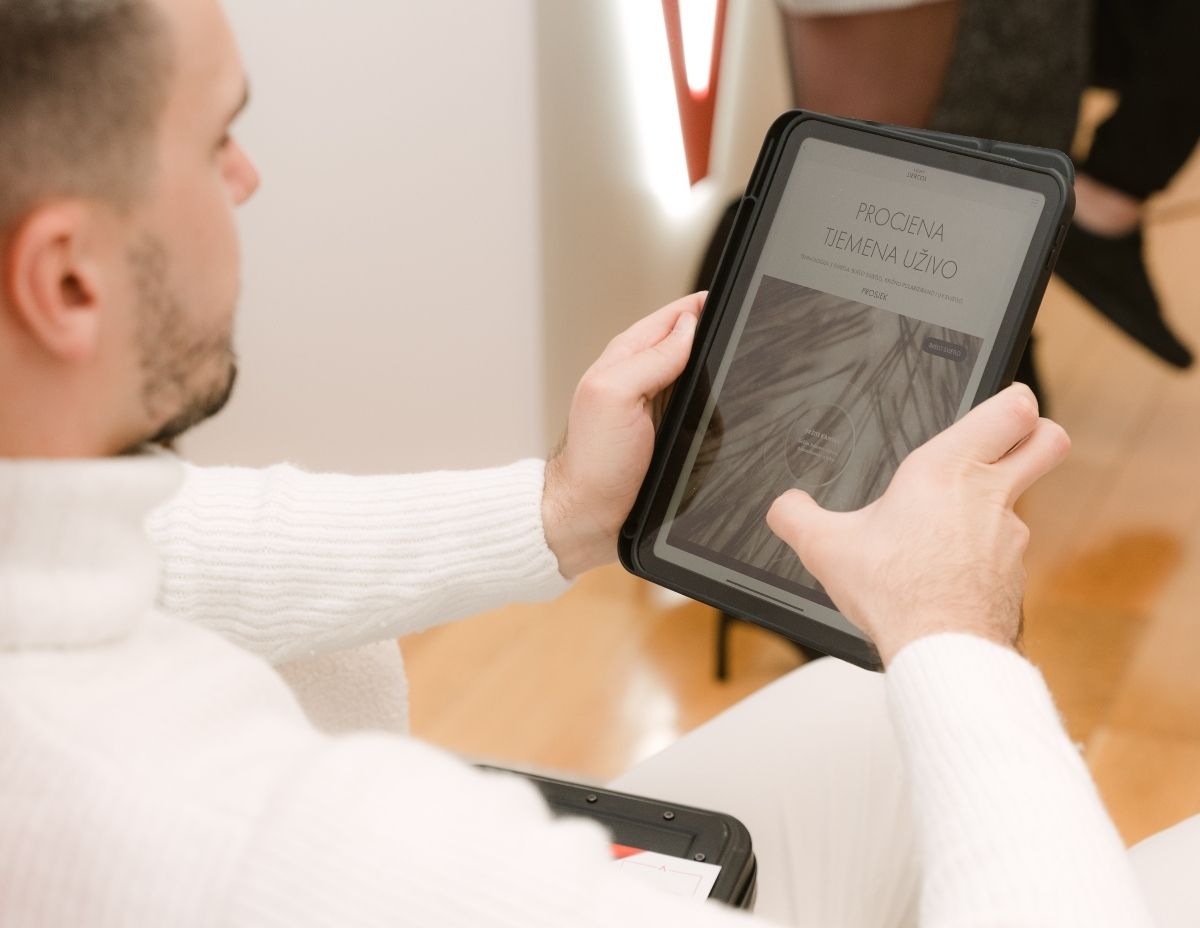 Predstavljen Vichy DERCOS Aminexil Clinical R. E. G. E. N. Booster