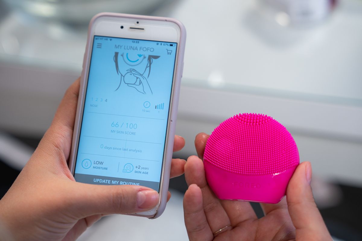 LUNA fofo uređaj za čišćenje lica - mobilna aplikacija FOREO For You
