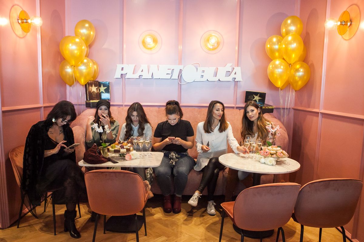 Planet obuća revija