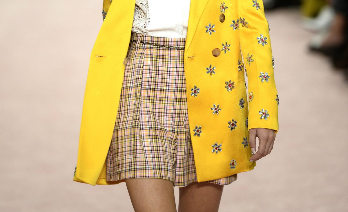 Model karirane suknje modne kuće Carolina Herrera