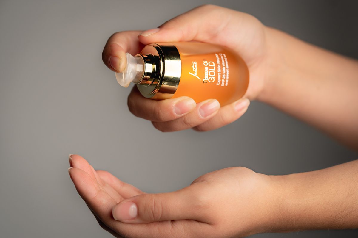 Avon Justine ulje za tijelo i lice