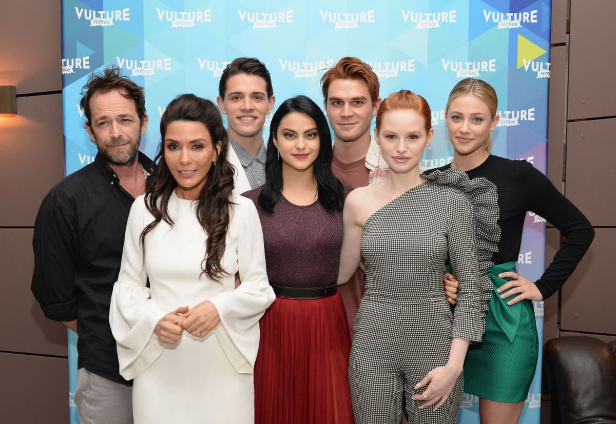 Luke s kolegama iz svoje posljednje serije Riverdale