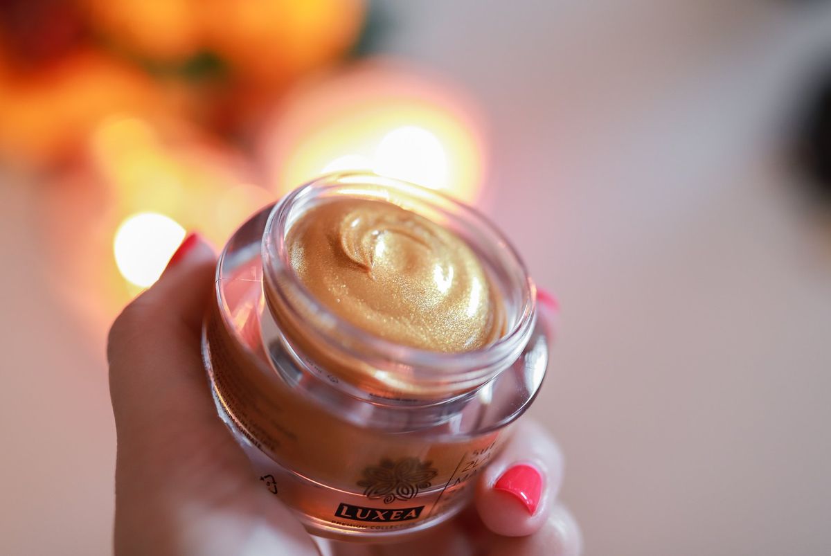 Luxea Zlatnu masku za lice