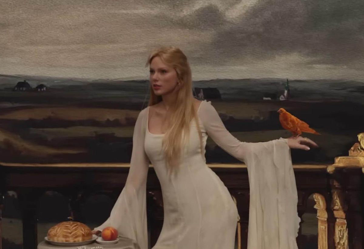 Taylor Swift maknula je šiške s čela u videospotu za pjesmu The Fate of Ophelia
