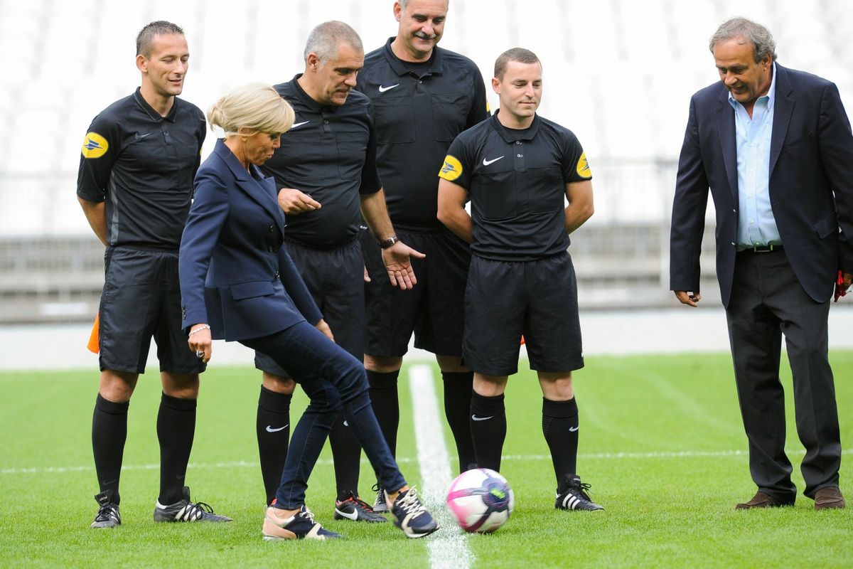 Brigitte je izvela početni udarac na humanitarnoj utakmici