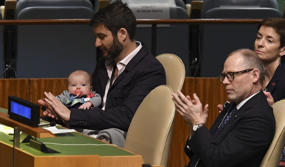 Premijerking suprig Clarke Gayford na zasjedanju UN-a