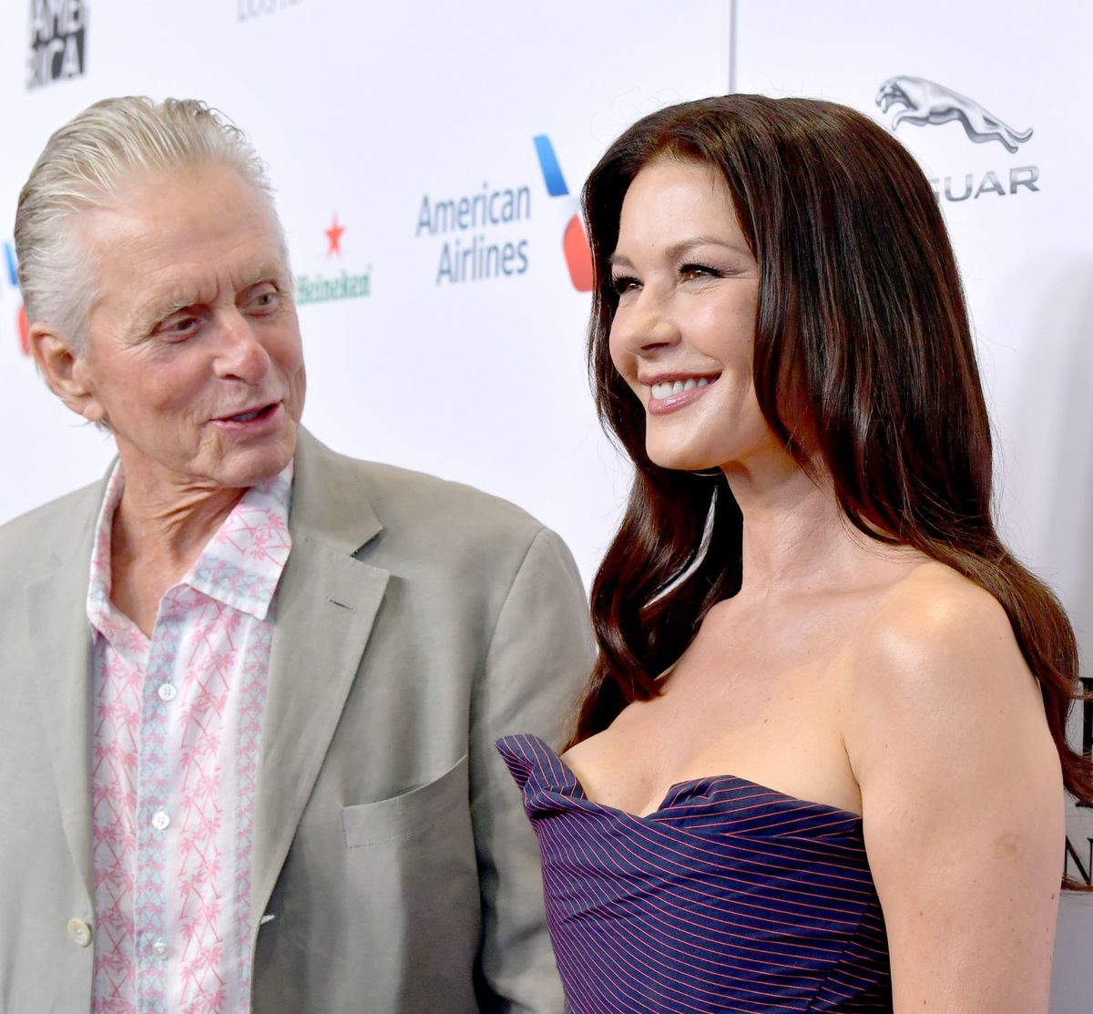 Catherine Zeta-Jones i Michael Douglas na crvenom tepihu