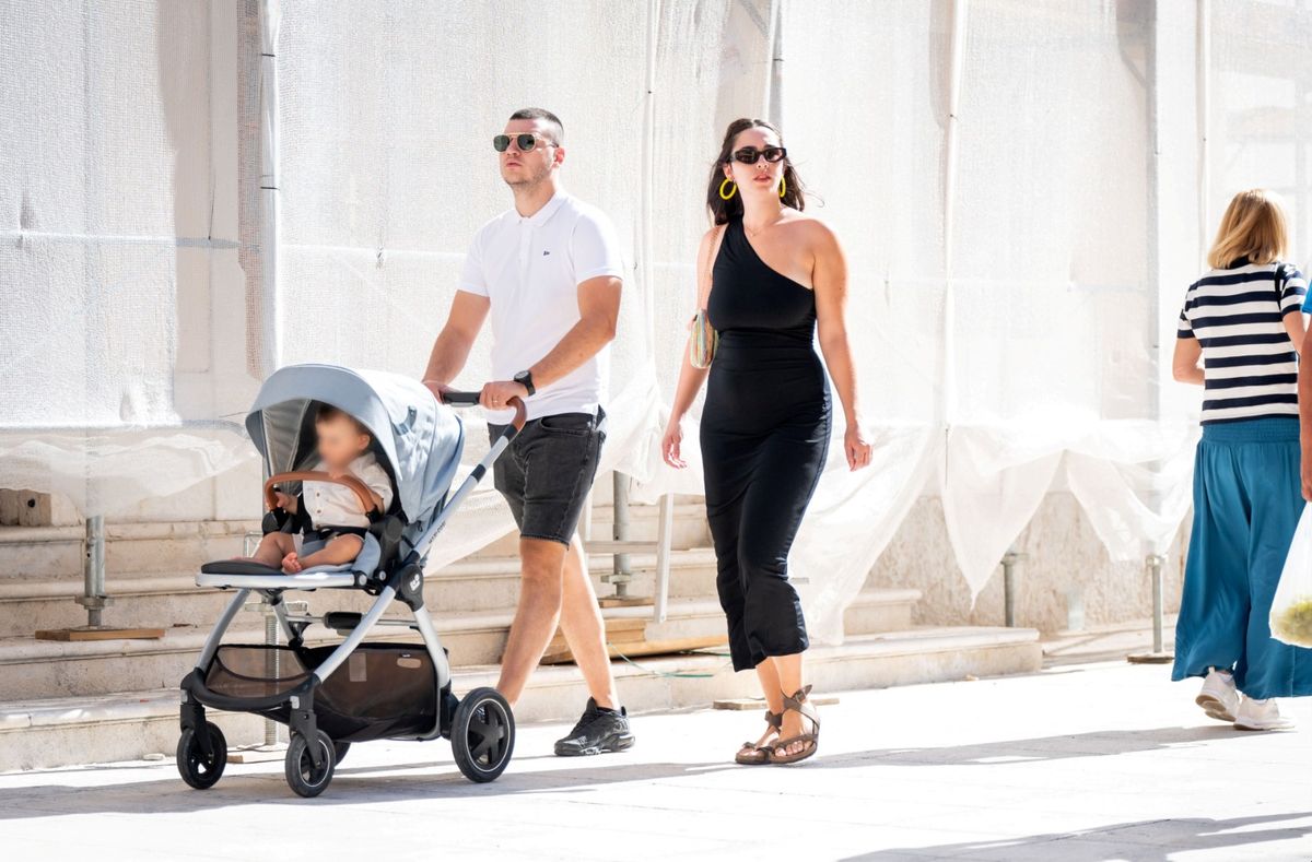 Mladi par sa šibenskim ulicama