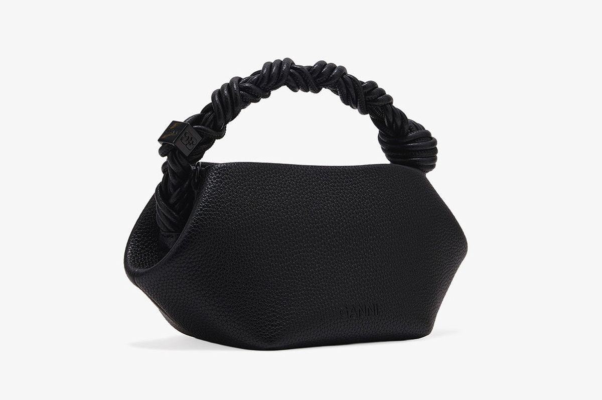 Lejla Filipović nosi torbu brenda Ganni