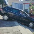 Auto na stepenicama