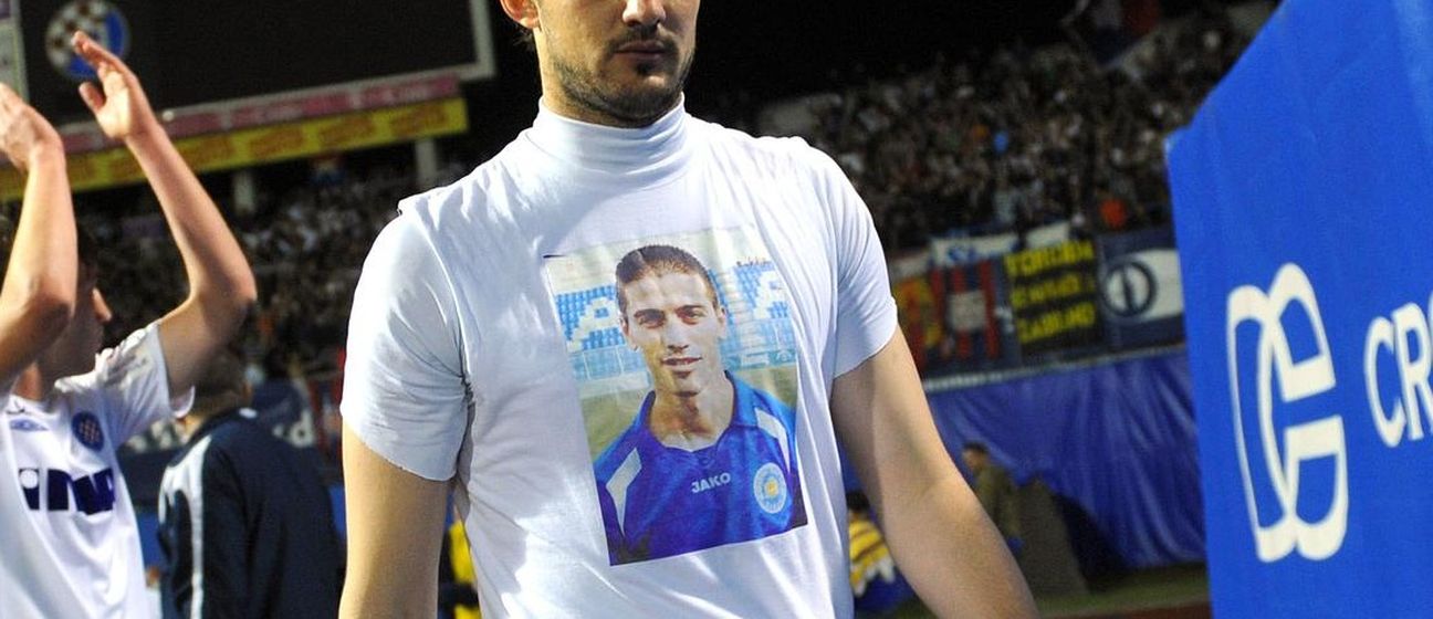 Subašić s majicom Ćustića