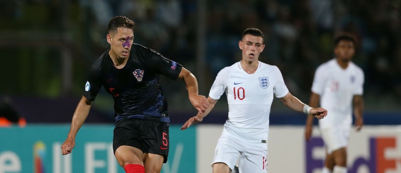Nikola Katić i Phil Foden