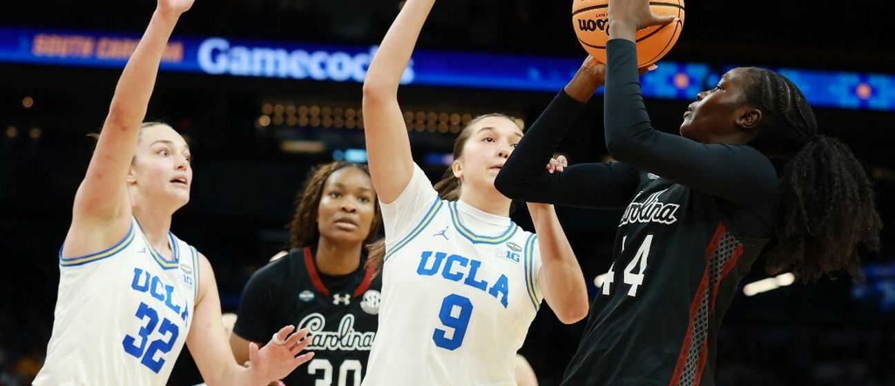 Lena Bilić (u sredini)