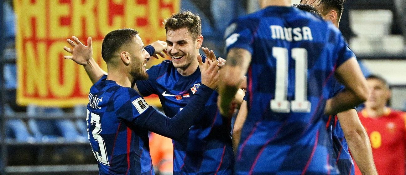 Josip Stanišić (u sredini)