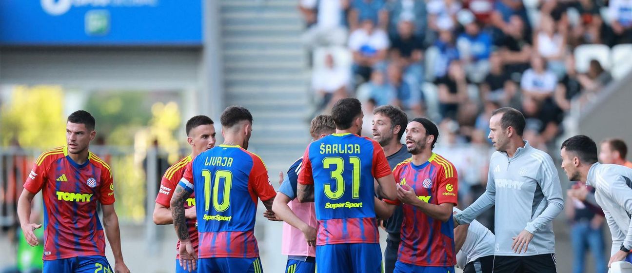 Igrači Hajduka i Ibon Labaien