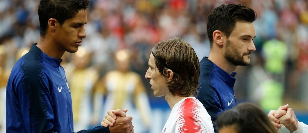 Raphael Varane i Luka Modrić u finalu SP-a 2018.