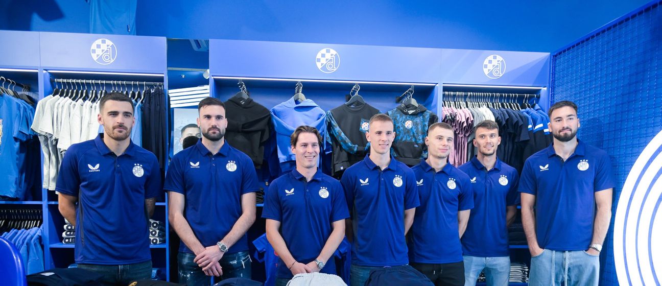 Robert Mudražija i suigrači iz Dinama