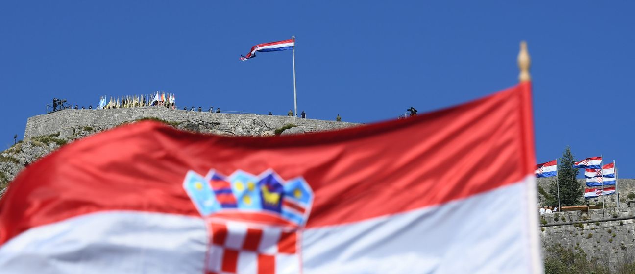 Hrvatska zastava na Kninskoj tvrđavi.