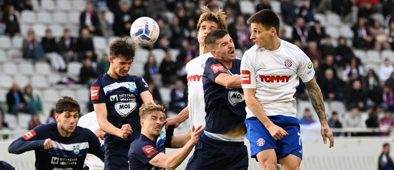 Nazarij Rusin (skroz desno)