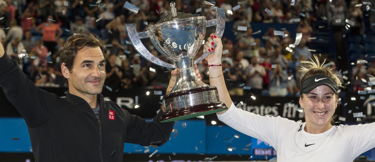 Federer i Benčić s trofejem Hopman Cupa (Foto: AFP)